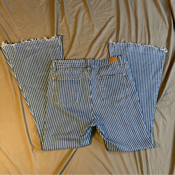 Judy Blue Engineer Striped High Waist Super Flare Jeans 13/31 - Picture 4 of 9